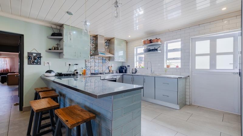 4 Bedroom Property for Sale in Uitsig Western Cape